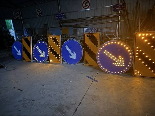 运城运城河南太阳能交通标牌 河南自发光交通路标牌厂家